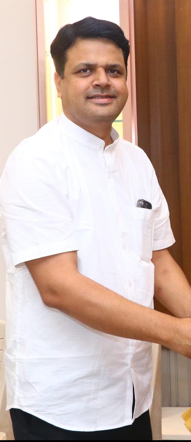 Customer photo review of Magnum - 100% Cotton Chinese Mandarin collar White Shirt For Men | Uathayam