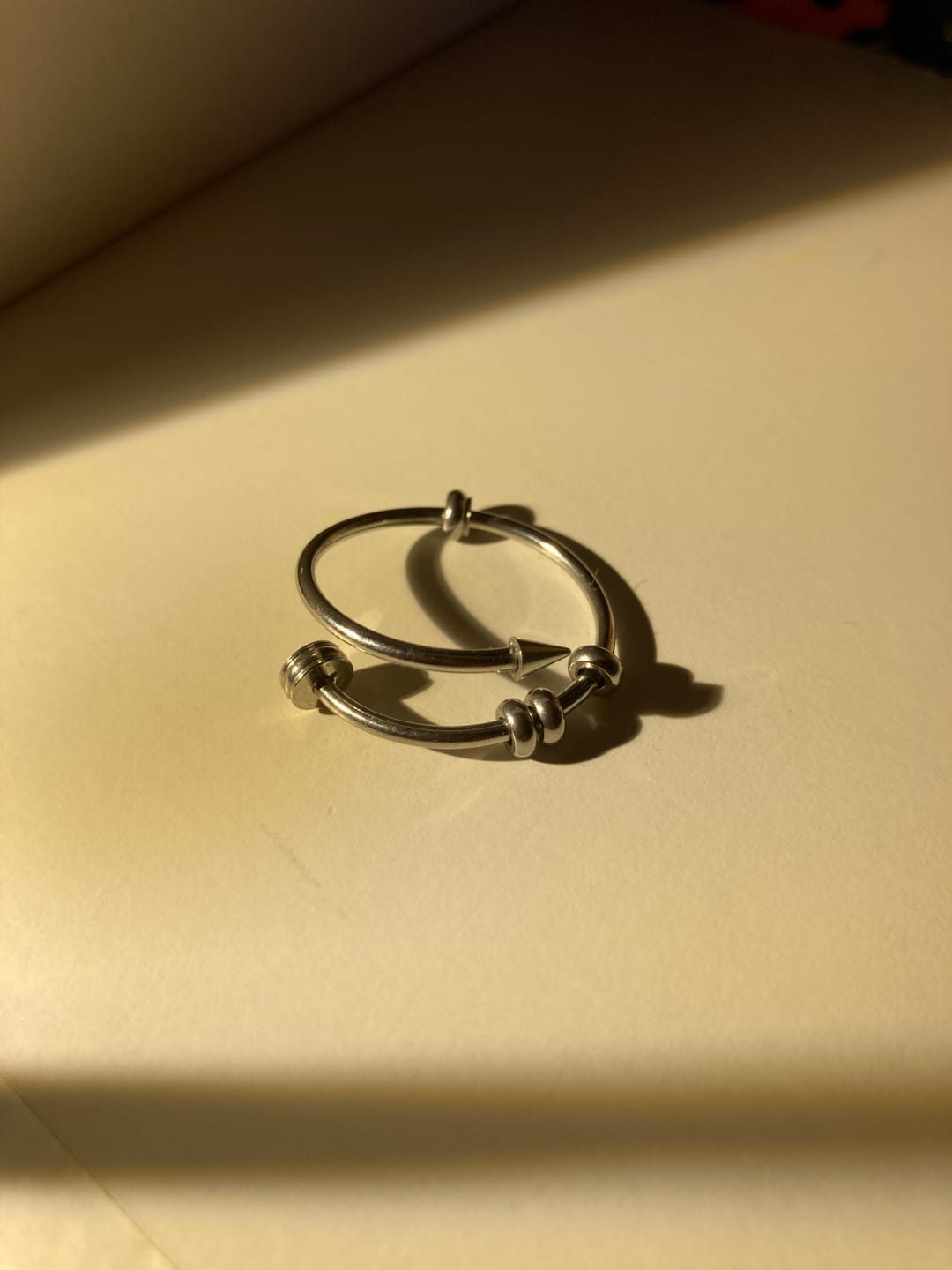 Customer photo review of silver 4-bead adjustable nail anxiety ring (316L)