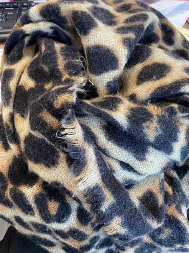 Reseña con foto de un cliente sobre Bufanda Loop Animal Print