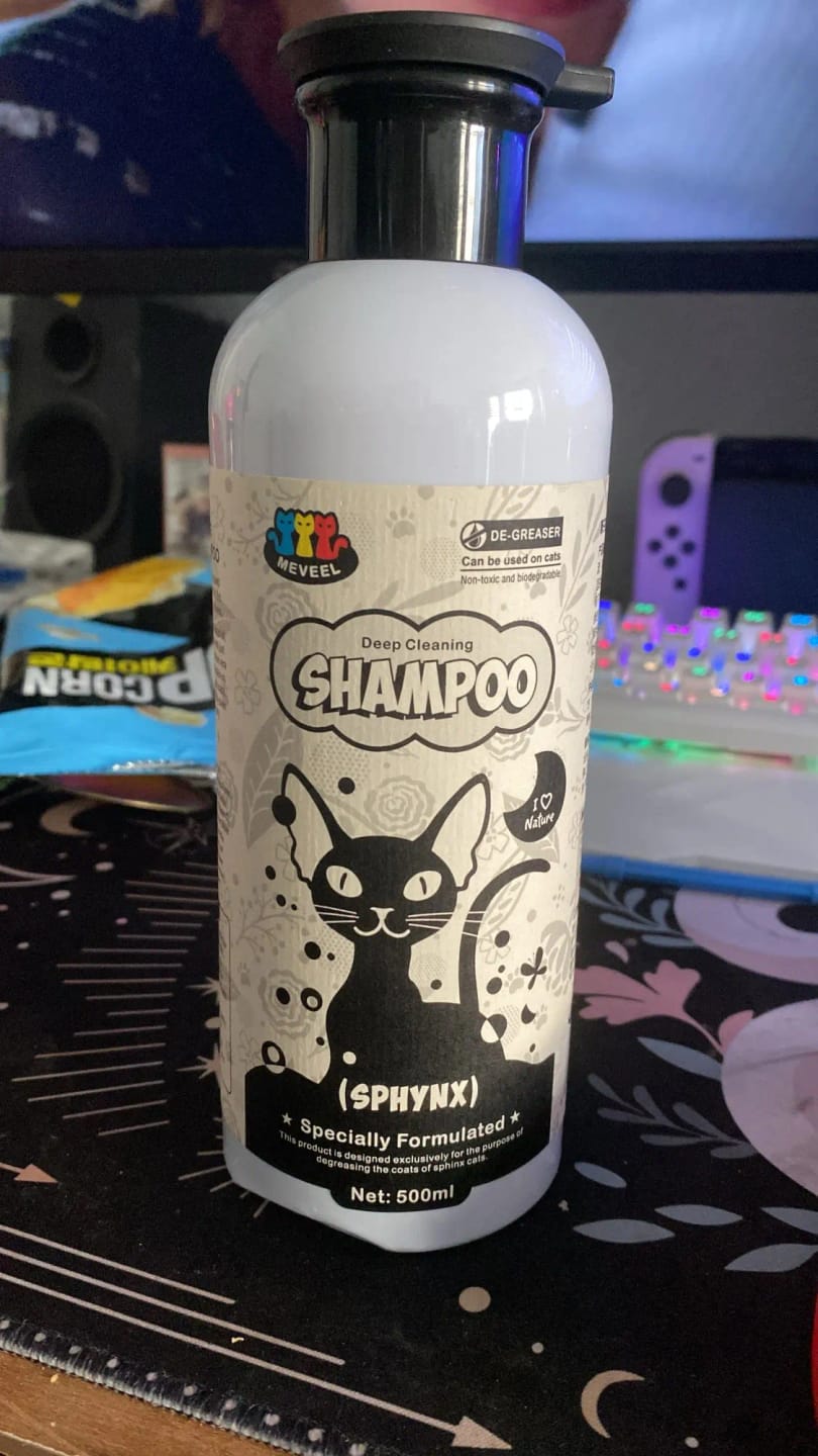 Customer photo review of 500ml Sphinx Cat Pet Shampoo Cat Shower Gel Canadian Body Wash-free Pet Cat Hairless Cat Special Body Wash-free To Control Oil