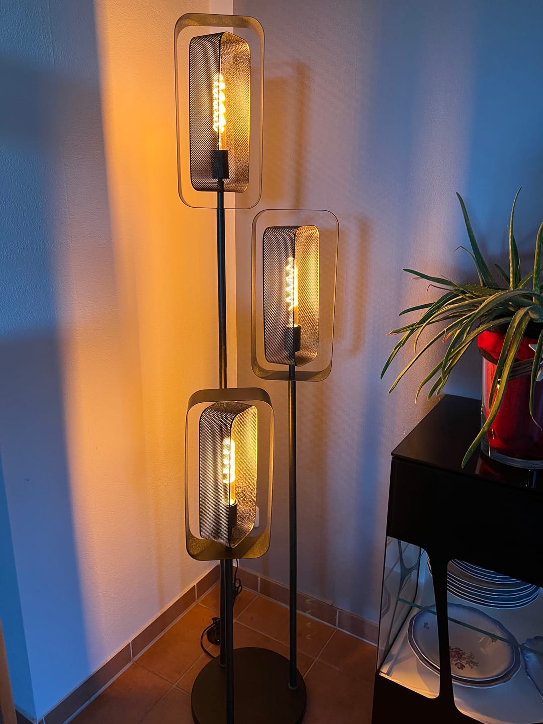 Customer photo review of Stehlampe 3L mesh rotate