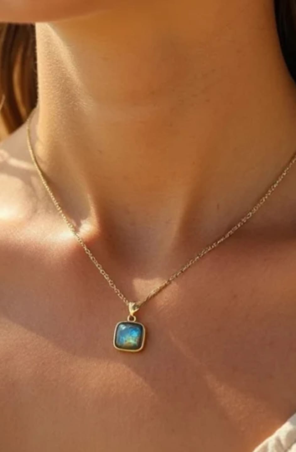 Customer photo review of Pendentif "Bouclier de Lumière" en Labradorite