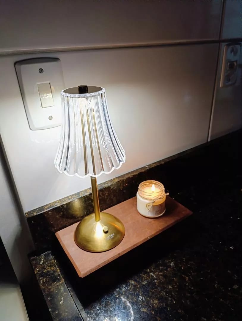 Customer photo review of Luminária de Mesa Sem Fio Abajur