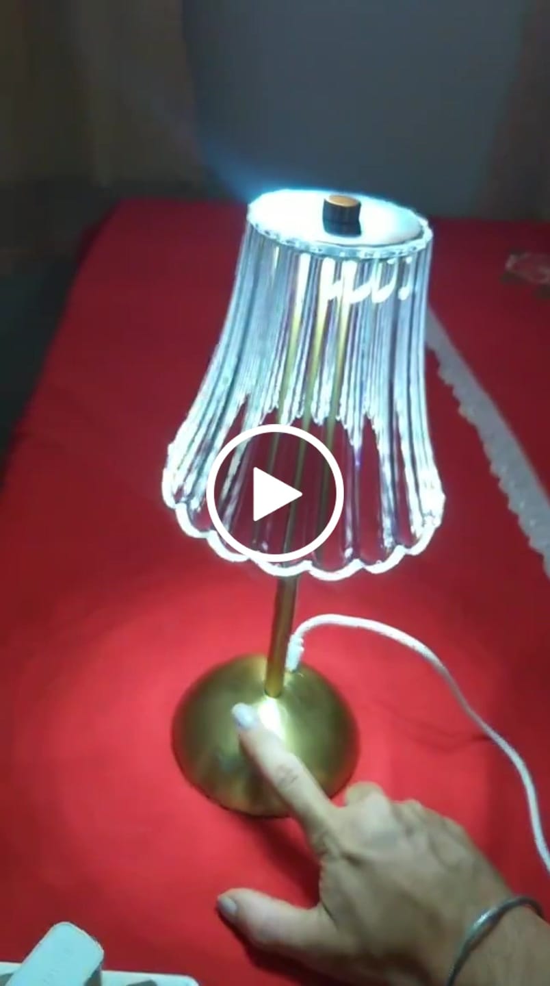 Customer video review of Luminária de Mesa Sem Fio Abajur
