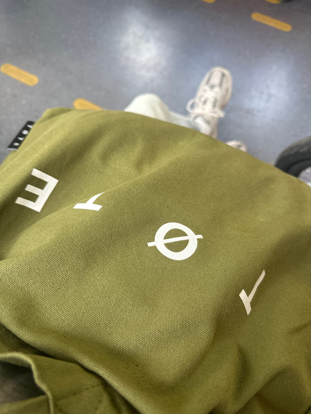 Customer photo review of Khaki Green TØTE Bag