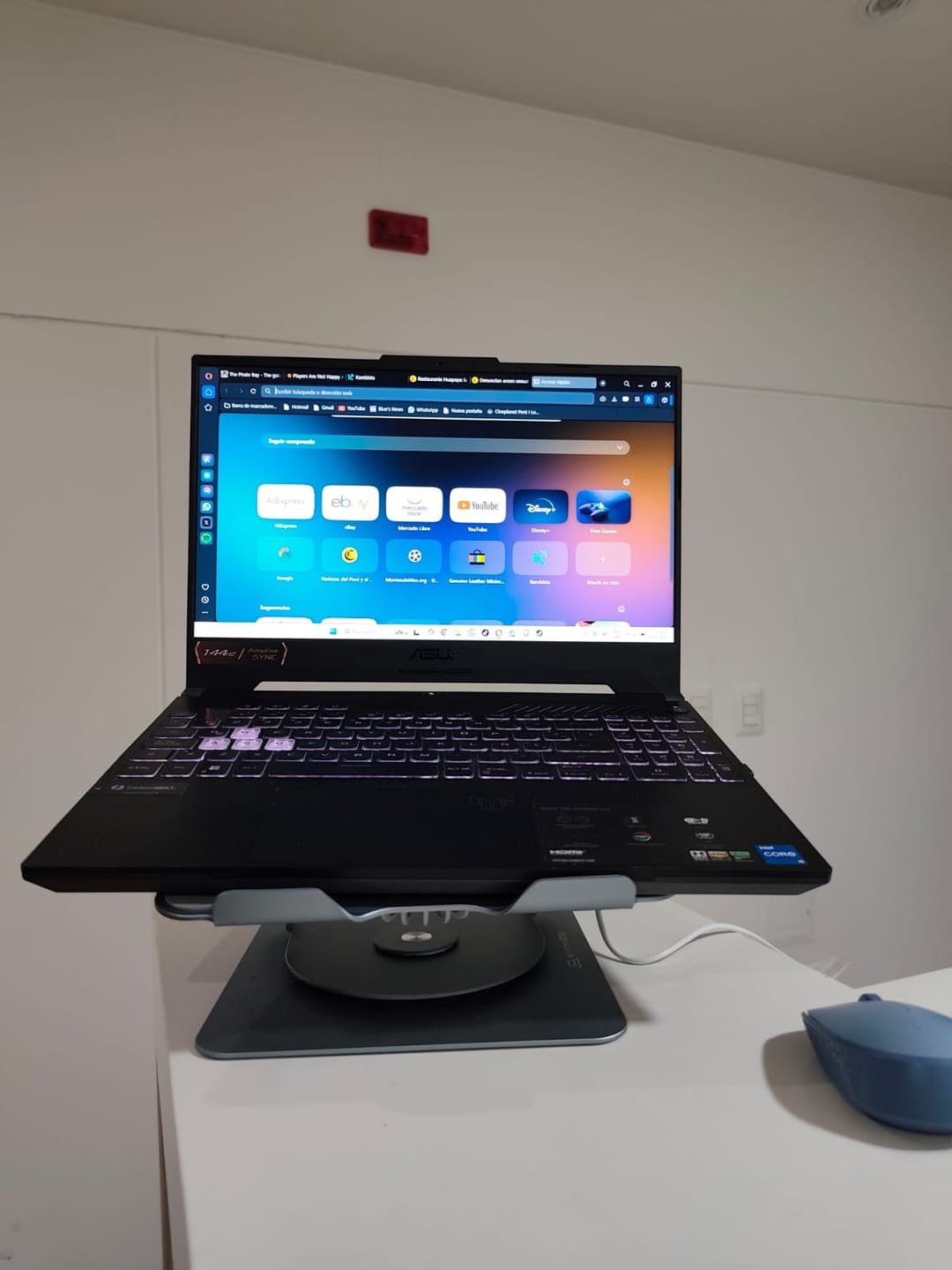 Customer photo review of Soporte de Laptop Giratorio 360 con Ventilador
