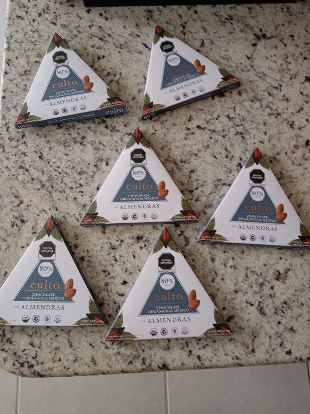 Customer photo review of Chocolate Orgánico Culto 80% 80gr con Almendras (T)