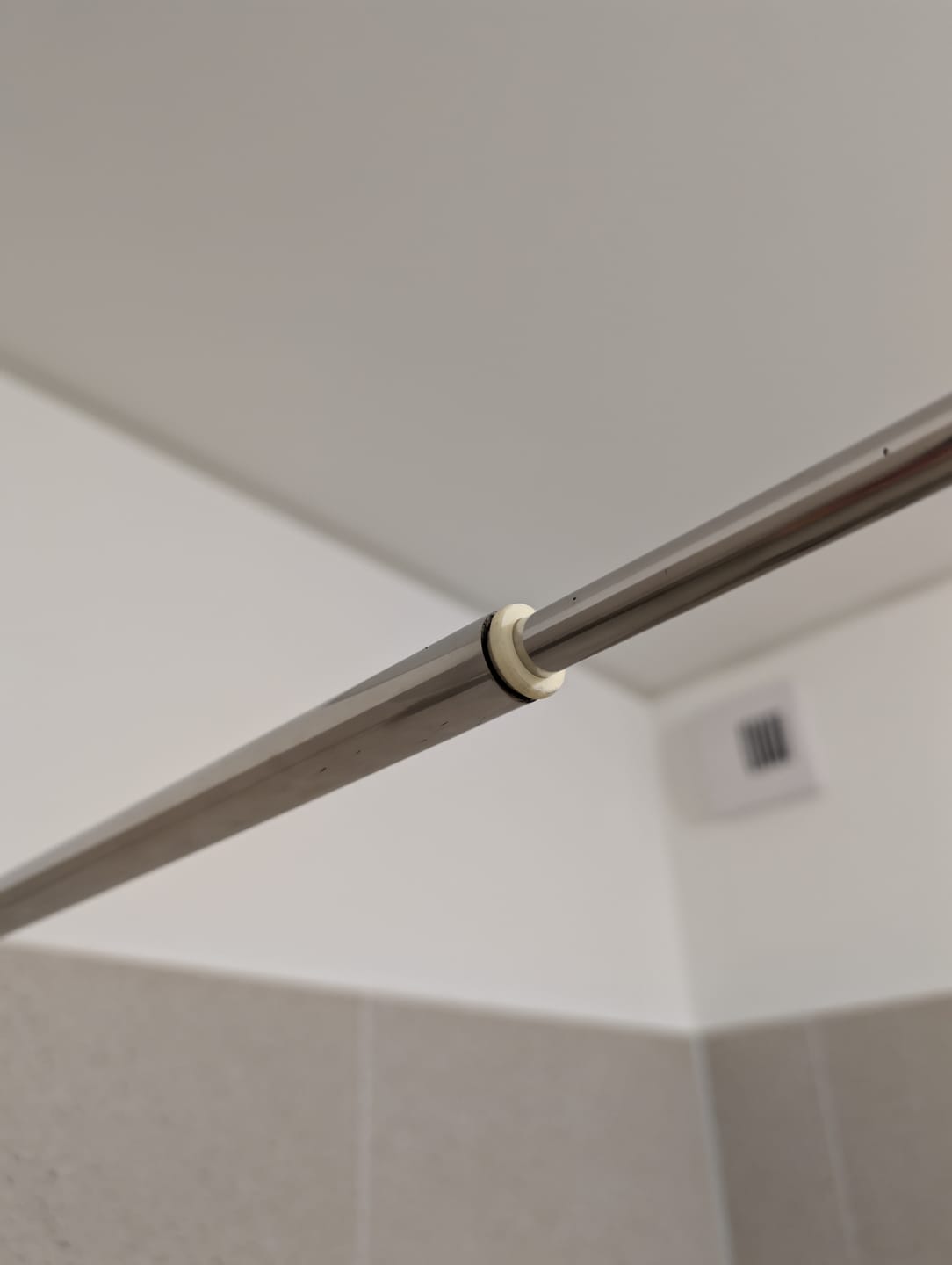 Customer photo review of SONNI Stabilisator Duschkabine Wandhalterung Duschwände Stabilisierungsstange 90-140cm