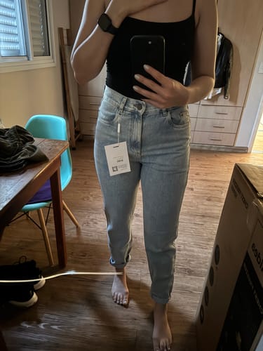 Amanda C. review of Calça Jeans Mom Jequitibá Azul Claro image 1 out of 2