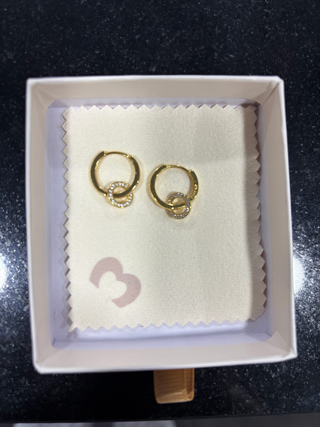 Customer photo review of Pendientes Aros Enlazados