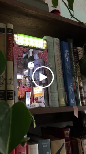 Customer video review of Omoide Yokocho Book Nook Kit