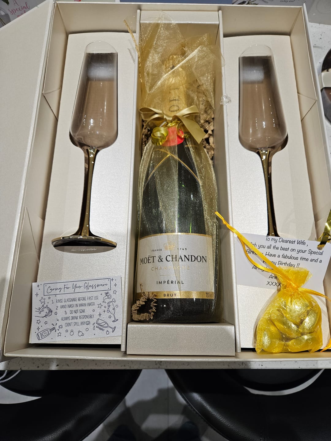 Customer photo review of Golden Edition Moet & Chandon 75cl Champagne Gift Set