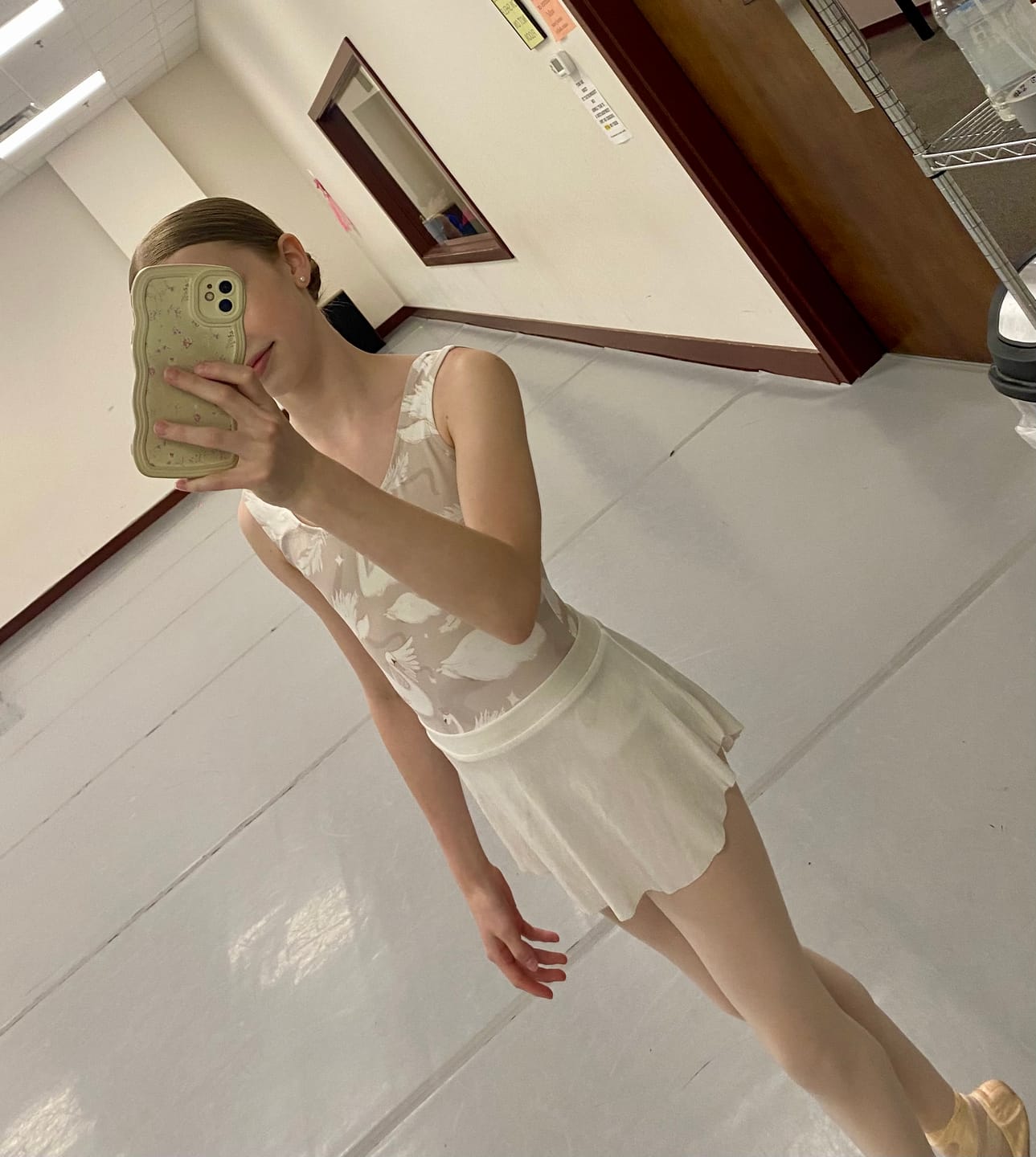 Customer photo review of WHITE SWAN CRESCENT