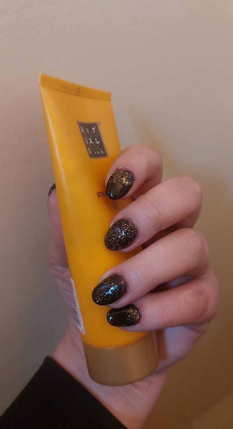 Customer photo review of Sapphire Black Dipping Powder