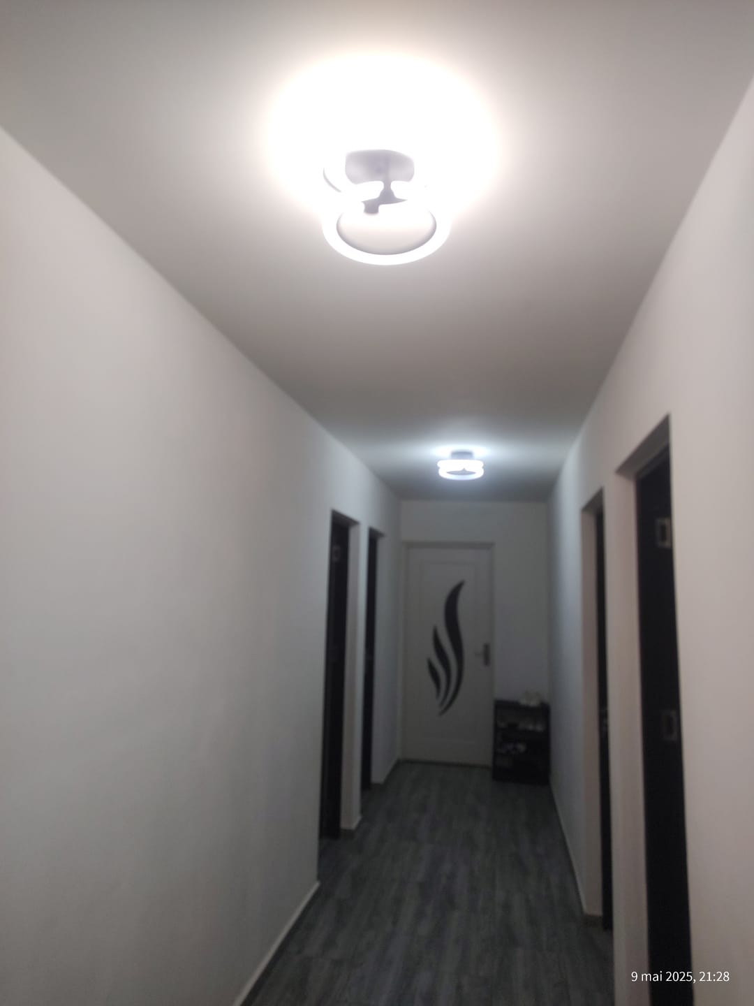 Customer photo review of Lustra LED Doua Cercuri Negre Echivalent 250W Telecomanda