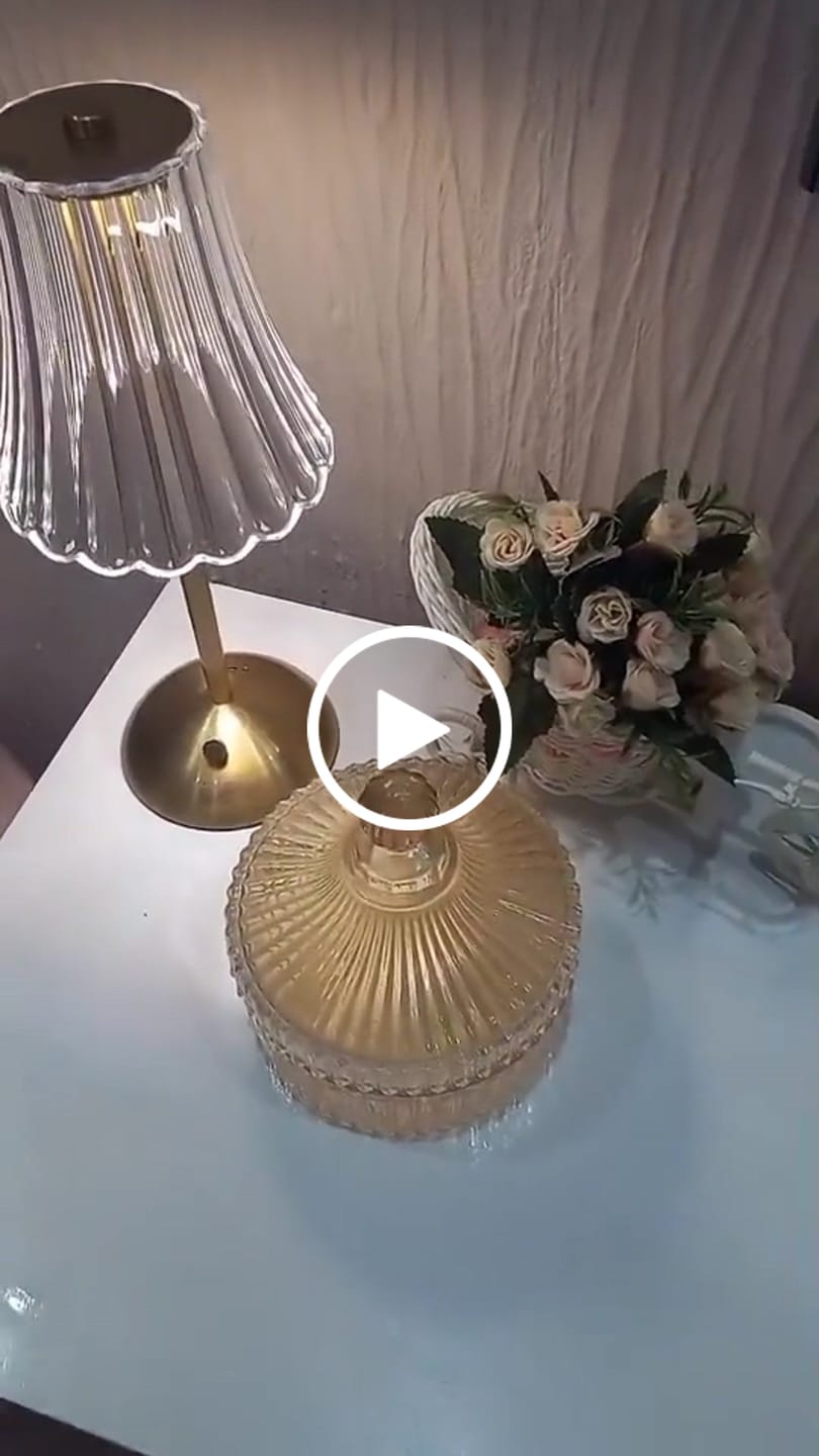 Customer video review of Luminária de Mesa Sem Fio Abajur