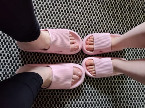 Customer photo review of HappyFlops