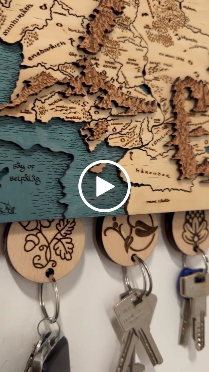 Customer video review of MIDDLE EARTH™ 3D KEY HOLDER WITH KEYCHAINS