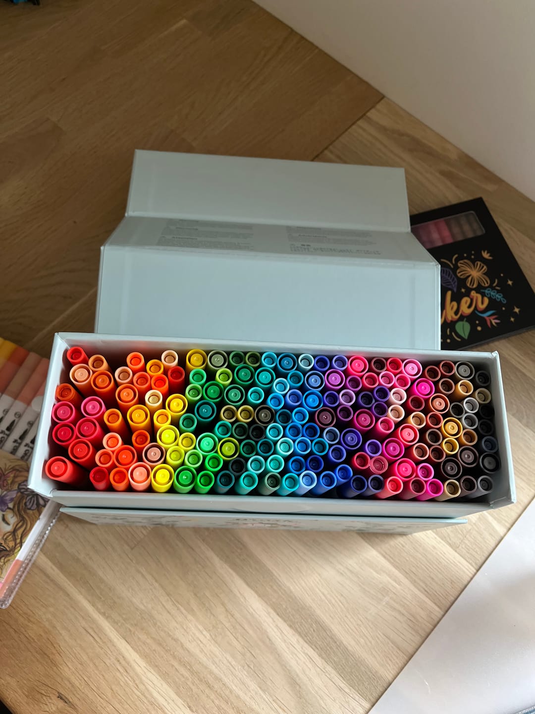 Customer photo review of Ohuhu Maui 160 Colors Dual Tips Water Based Art Markers, Brush & Fineliner
