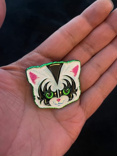 Customer photo review of Kiss - Kittens - Enamel Pin