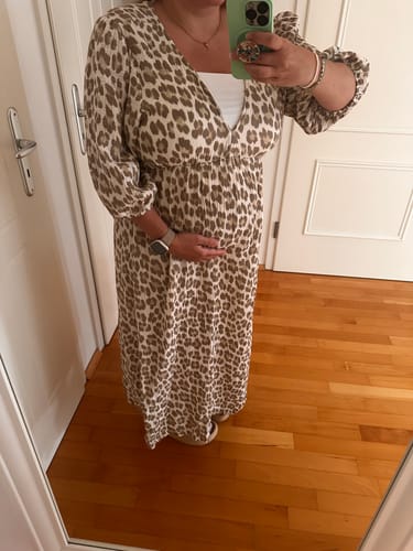 Customer photo review of Maila Musselin Kleid - Leo/Beige