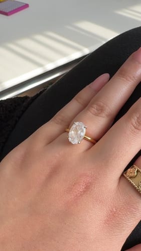 Customer photo review of Iced Oval Ring 3,5 Ct