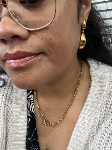 Customer photo review of The Sofia Necklace