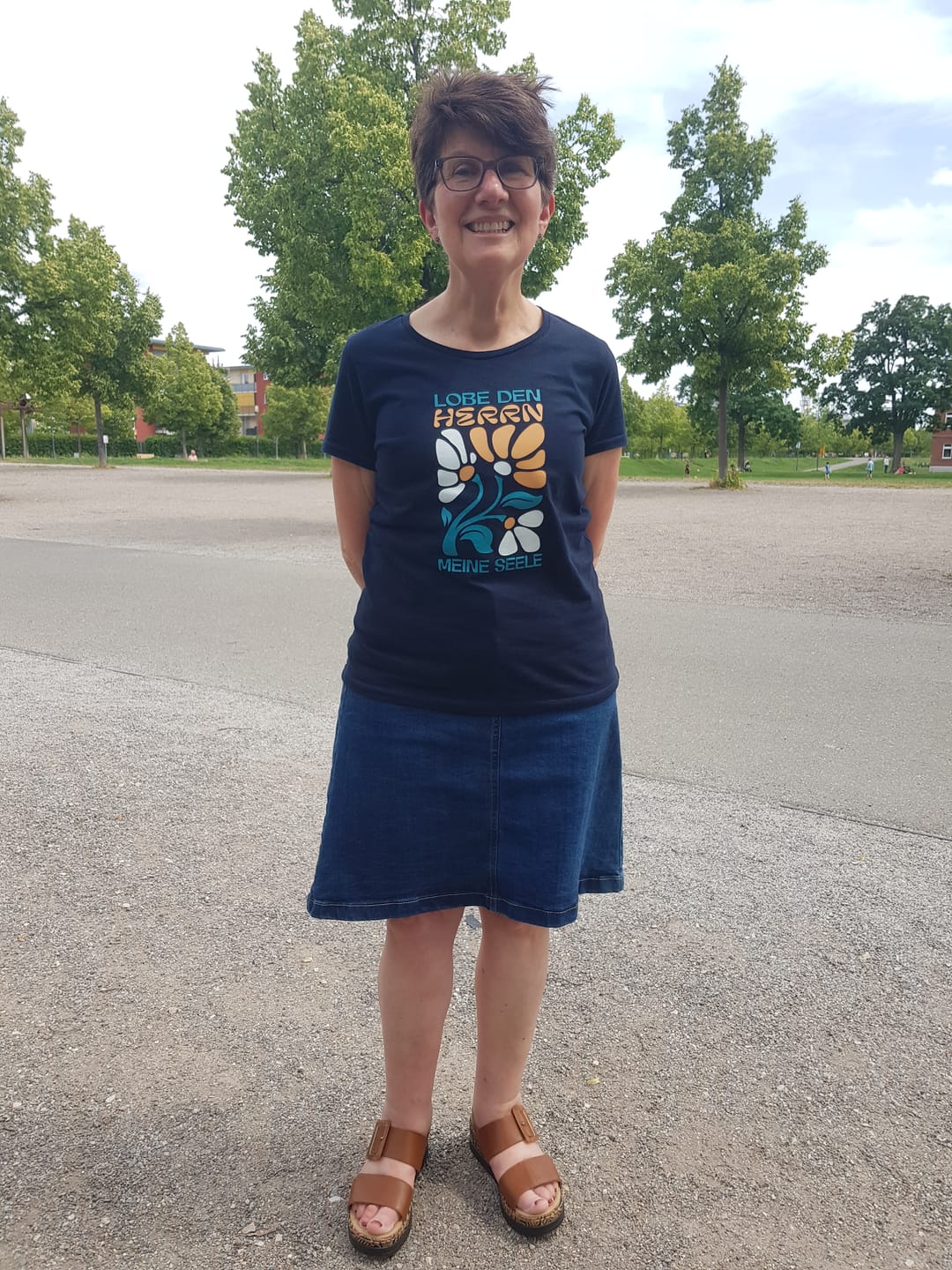 Customer photo review of Ps 103,1 - V4 - Retro Flowers - FP - Ladies Premium Shirt