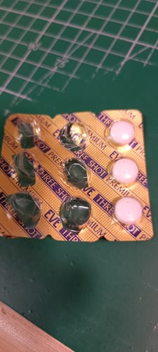 Customer photo review of EVE THREE SHOT PREMIUM 頭痛 生理痛 肩膀疼痛 三重功效止痛藥【指定第2類醫薬品】