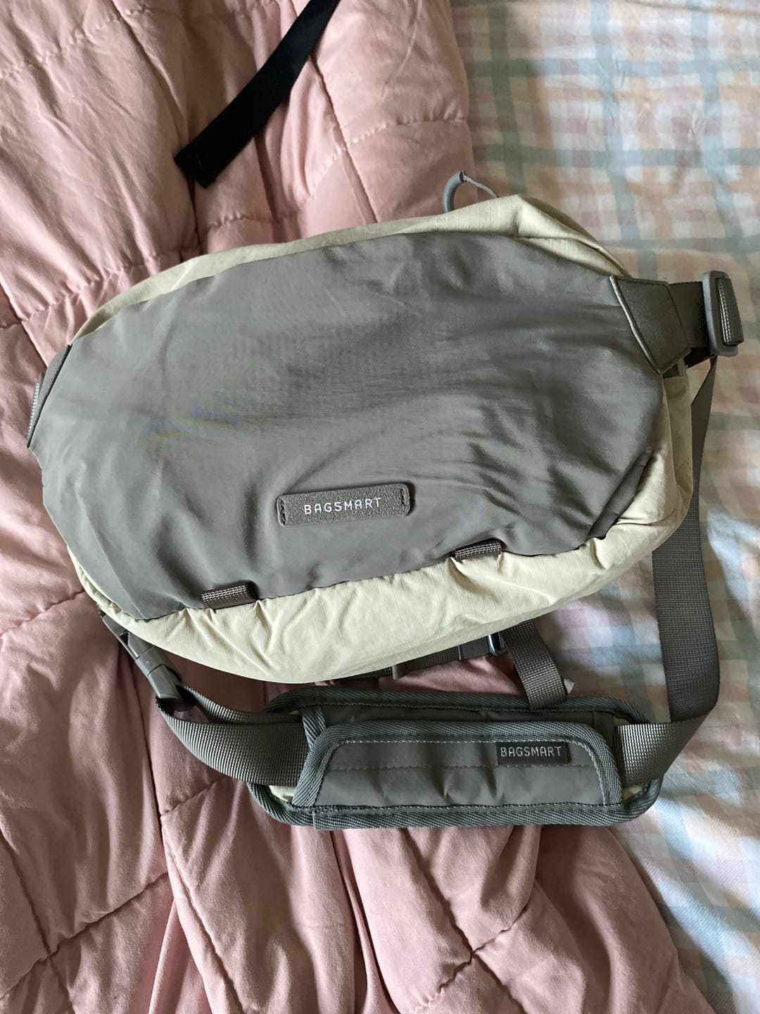 Customer photo review of Soar 6L Camera Sling