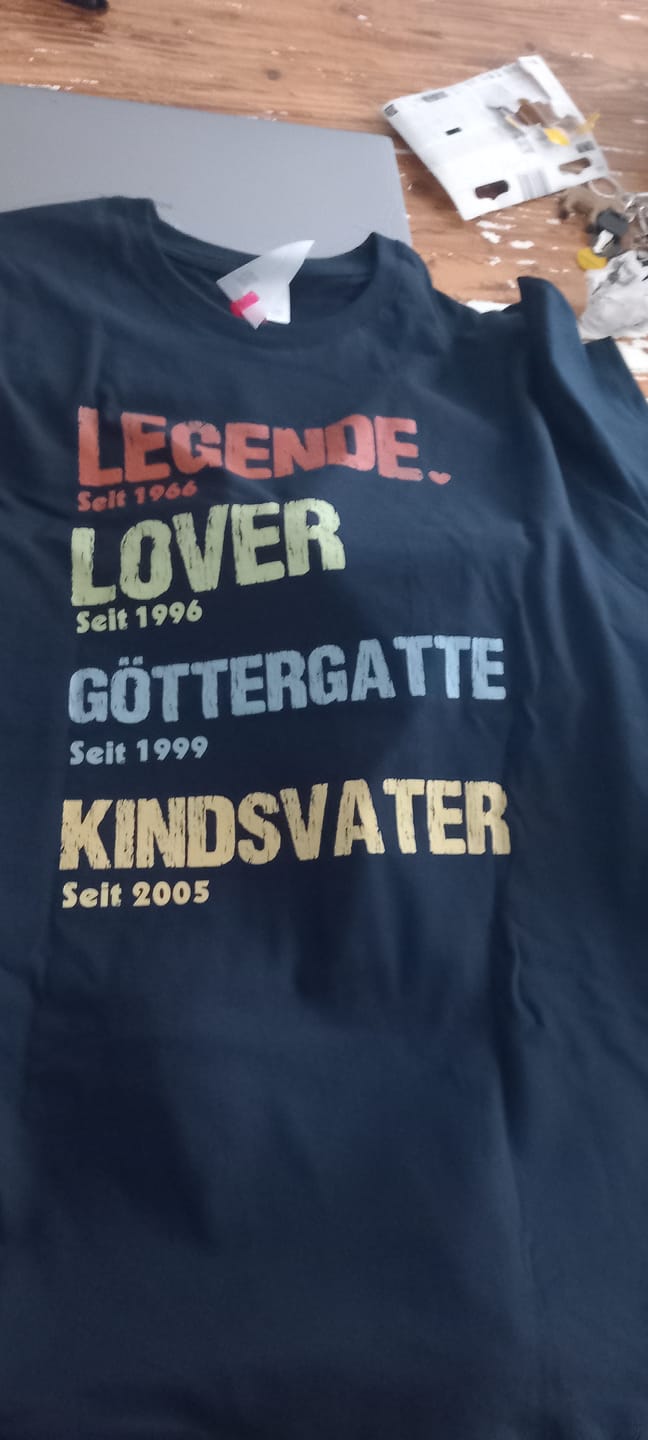 Customer photo review of Legende, Ehemann, Papa und Opa - Personalisiertes T-Shirt für Papa und Opa