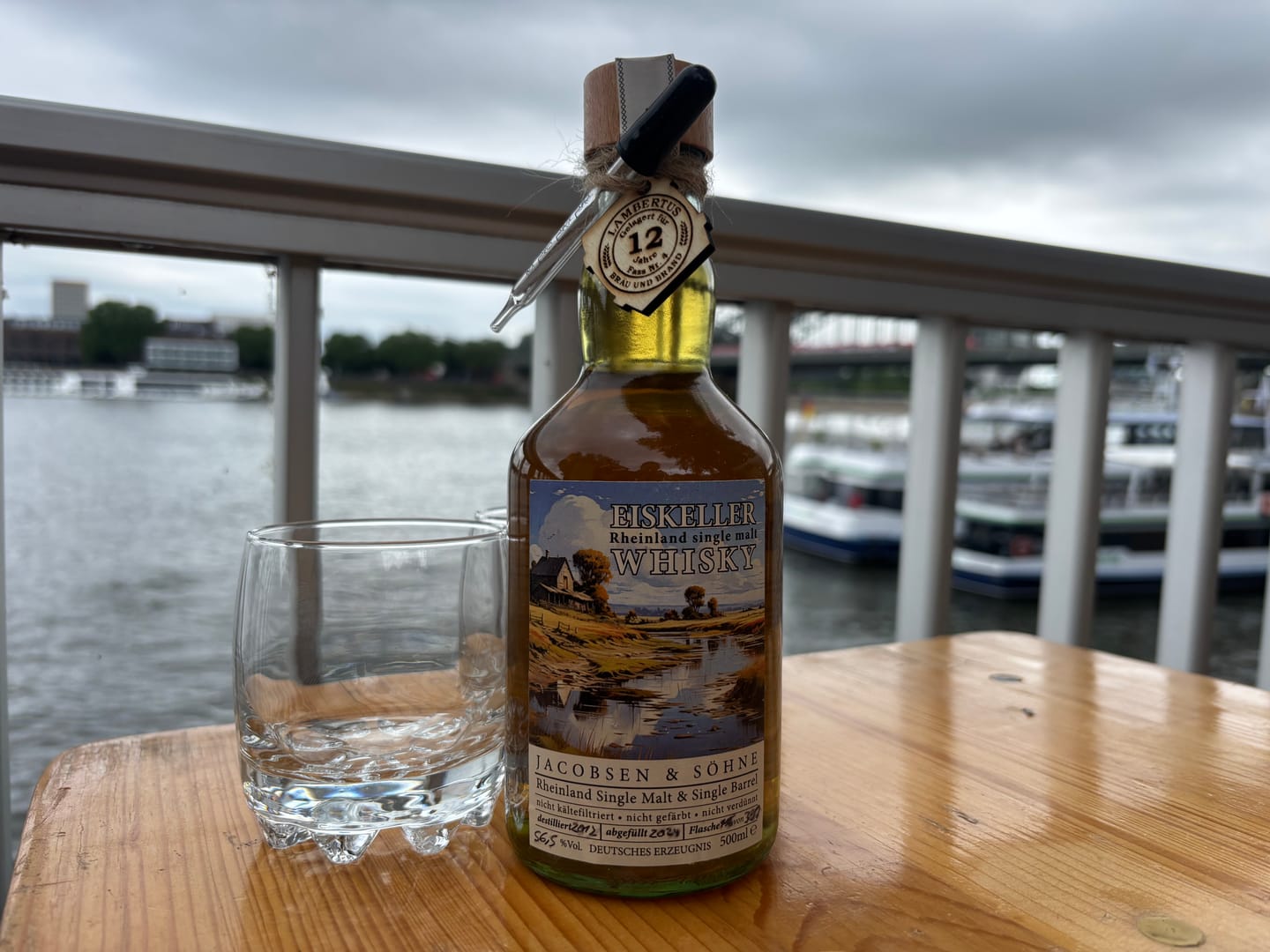 Customer photo review of Single Malt Eiskeller-Whisky 12 Jahre Single Cask Fass 4 (German Whisky Award)
