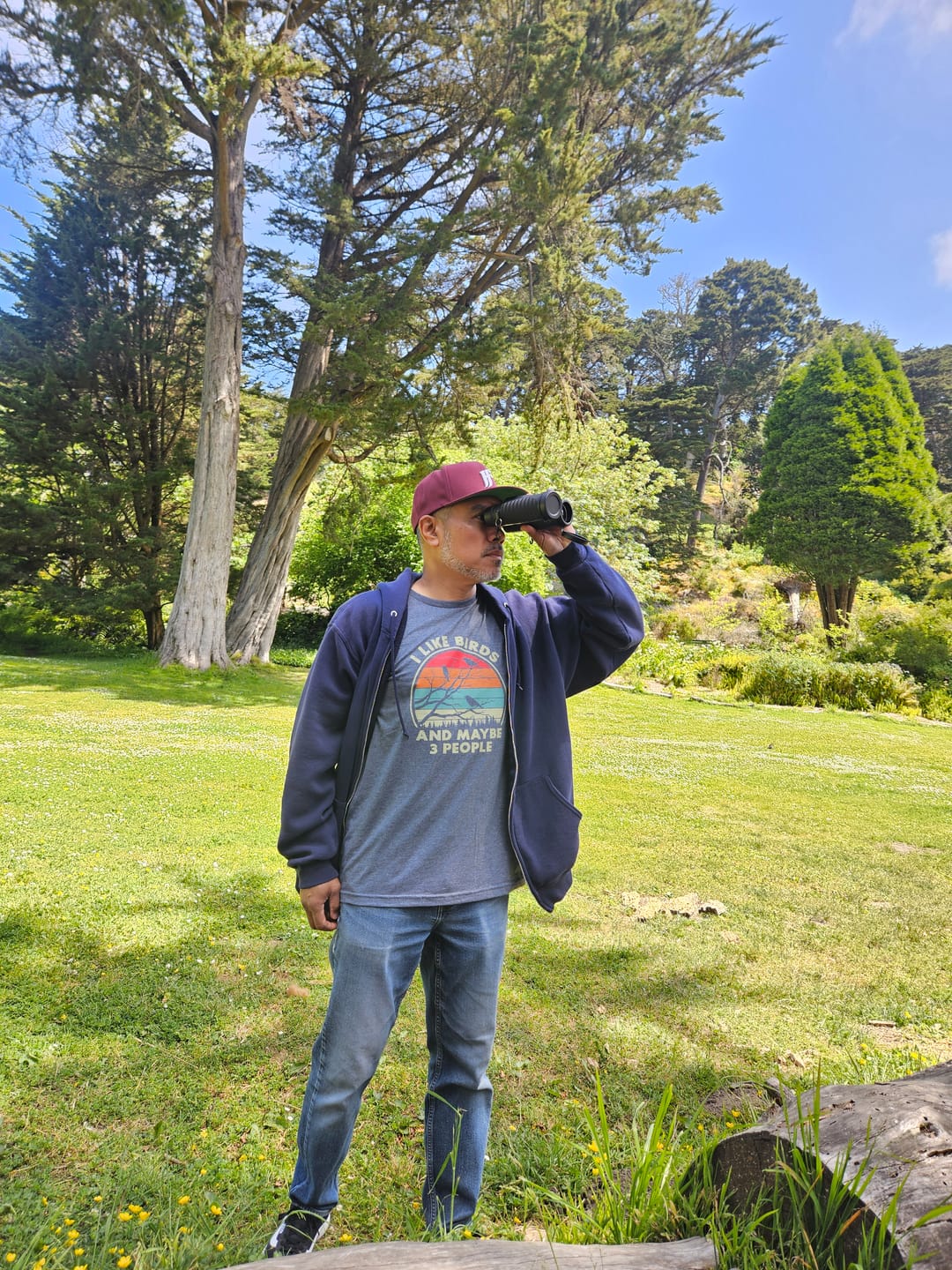 Simon M. wearing the I Like Birds T-Shirt