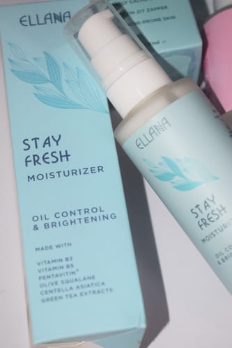 Customer photo review of Stay Fresh Moisturizer Controls Oil and Brightens