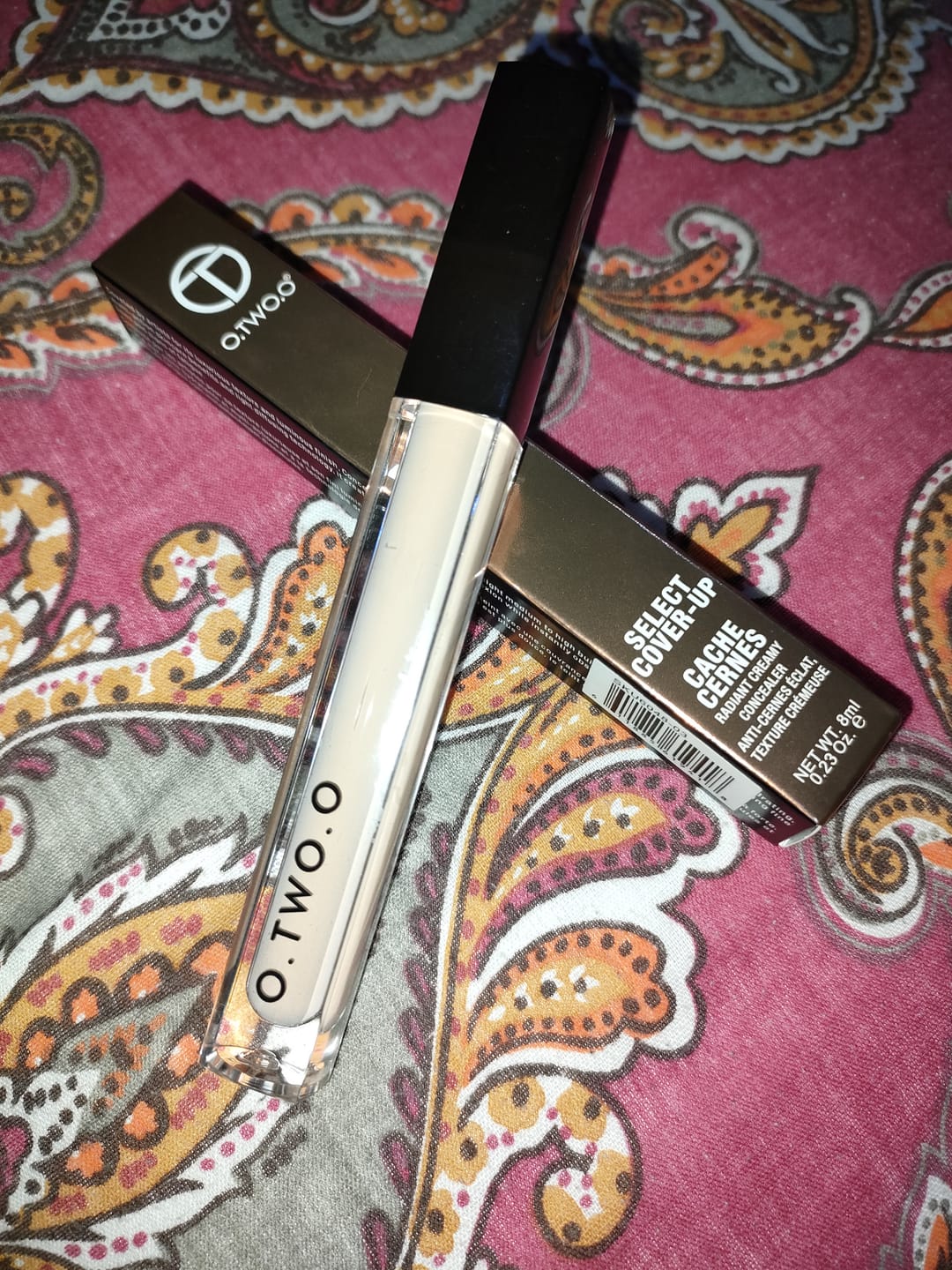 Customer photo review of O.TWO.O Black Gold Cover-Up Radiant Creamy Concealer