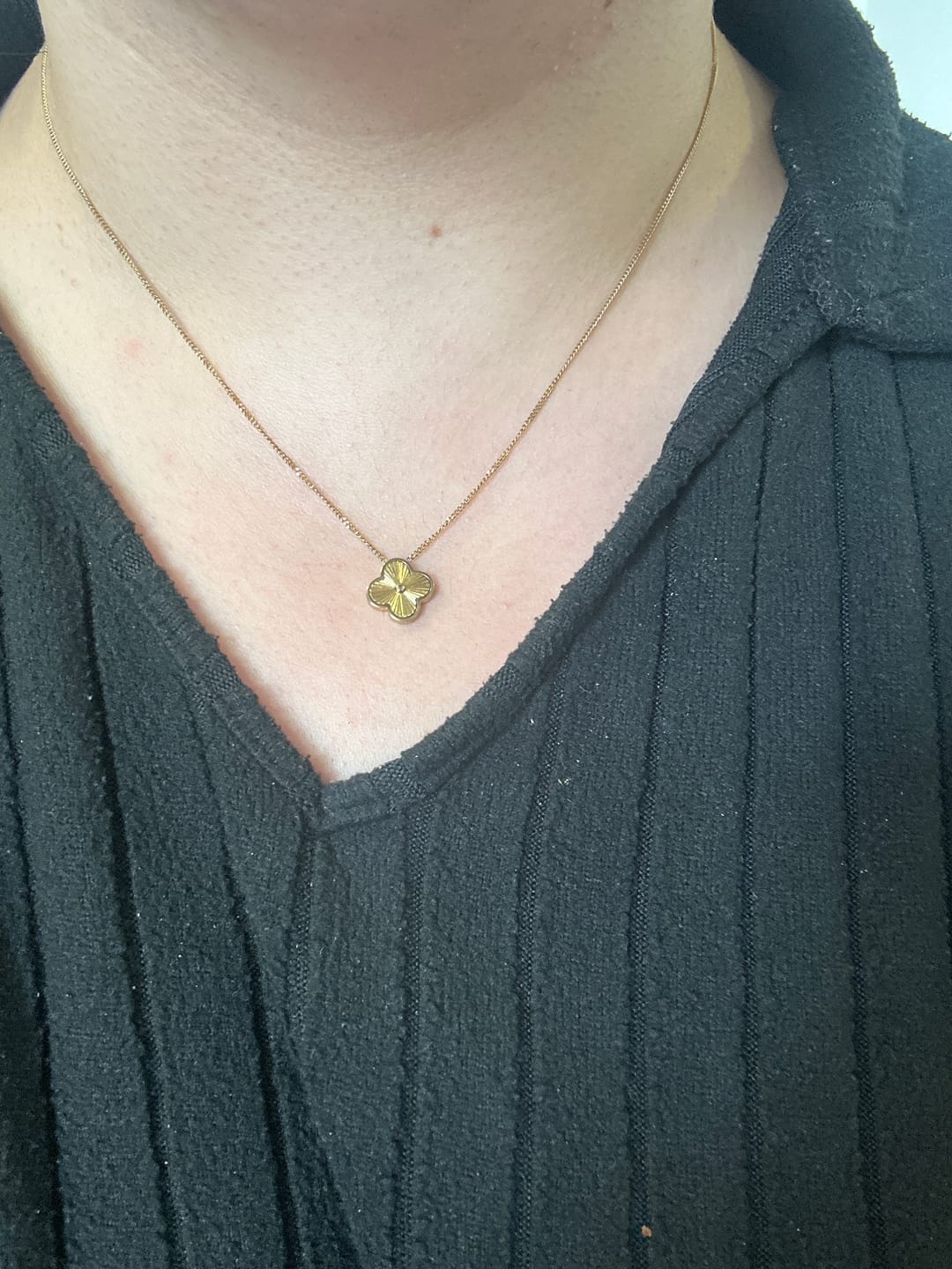 Customer photo review of Shine Clover Kette | 18K vergoldet