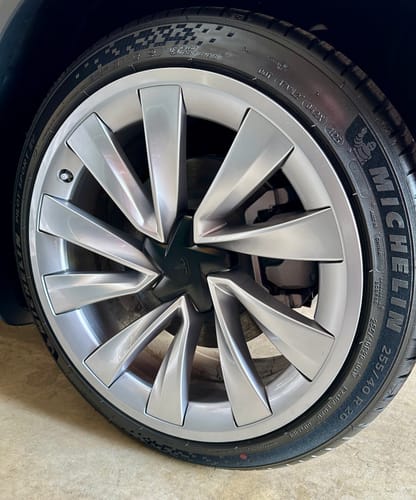 Customer photo review of All-in-one Rim Protector for Tesla Model Y Juniper 20’’ Helix 2.0 Wheels
