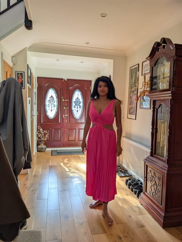 Customer photo review of Summer Social Stain Pleated Cutout Waist Loose Midi Dress