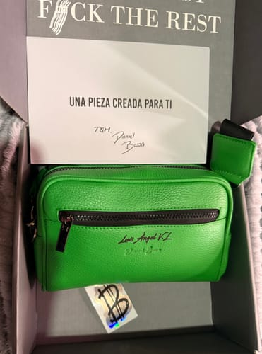 Customer photo review of Crossbody León Verde Bandera