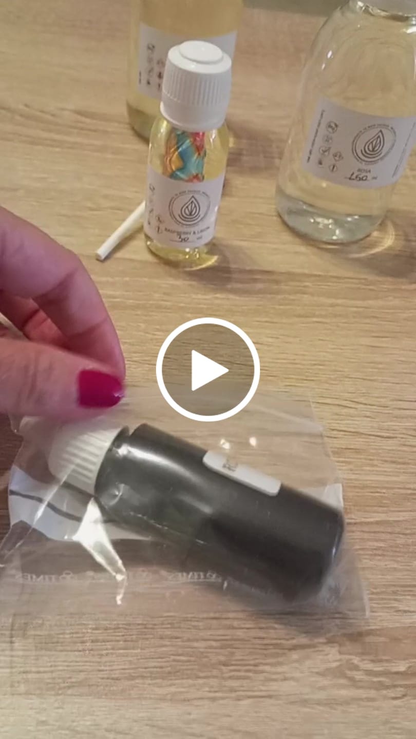 Customer video review of Colorante líquido para velas ROJO TOMATE