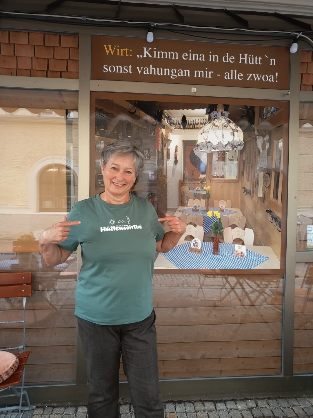 Customer photo review of Bin Hüttenwirtin  - Damen Premium Organic Shirt
