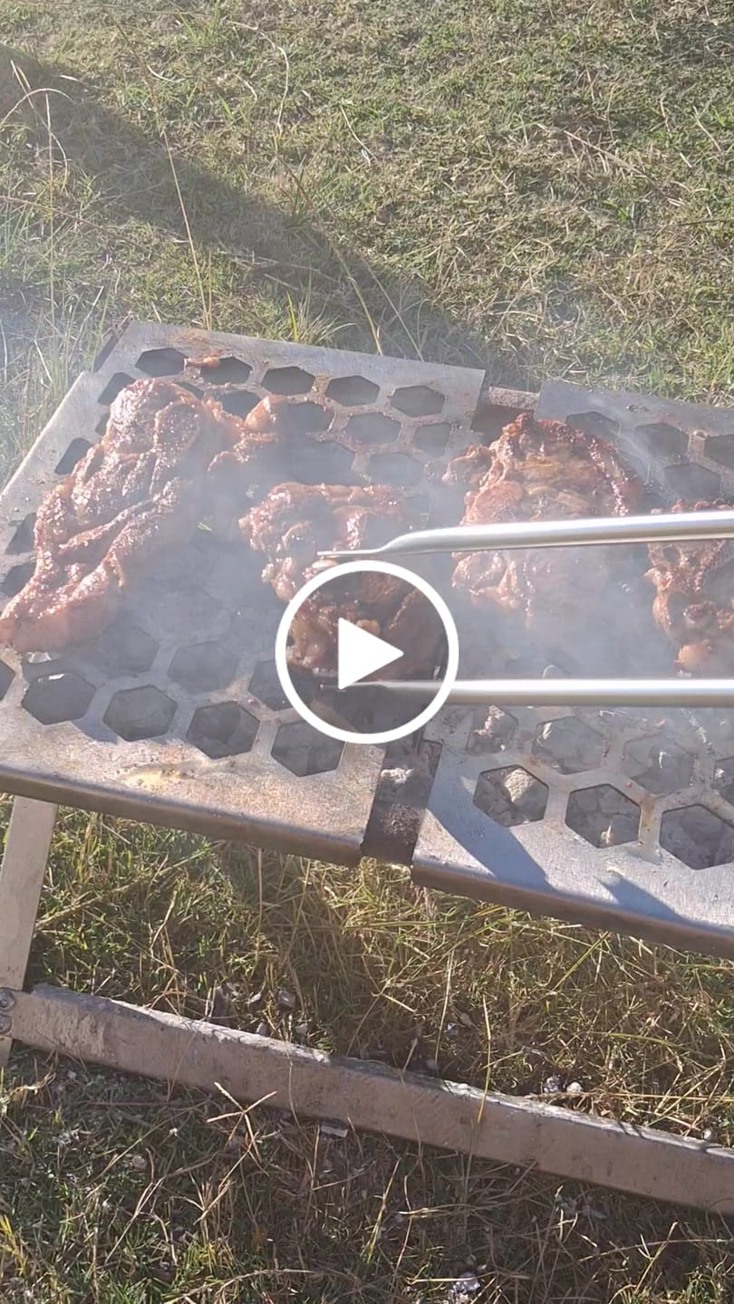 Customer video review of BraaiPlank™ Spinning Tongs