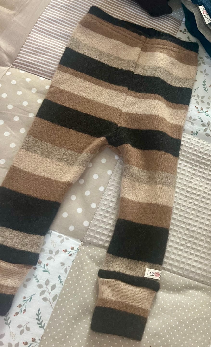 Customer photo review of Upcycling Kaschmir Schmale Hose Gr.62/68