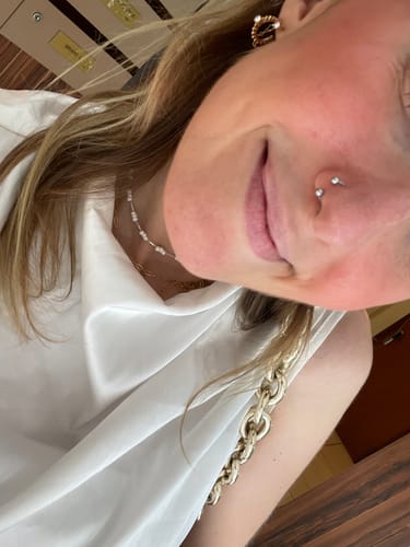 Customer photo review of Piercing Julia