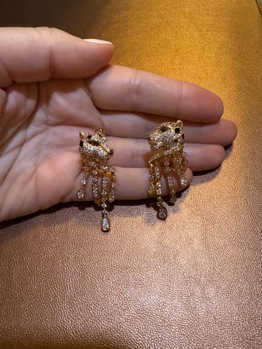 Customer photo review of PANTHERE ONYX MALCHITE DIAMOND DROP EARRINGS