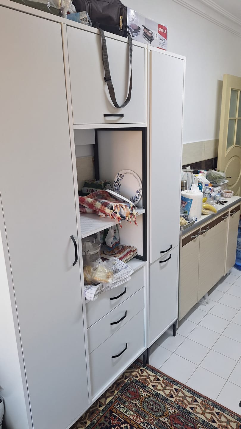 Customer photo review of Rani JE118 Çok Amaçlı Dolap 4 Kapaklı 3 Çekmeceli Kiler Mutfak Dolabı Beyaz