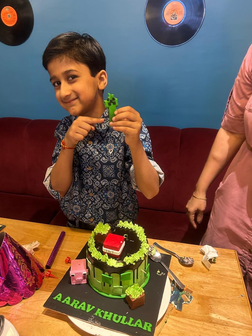 Customer photo review of Minecraft Drip Design Cake