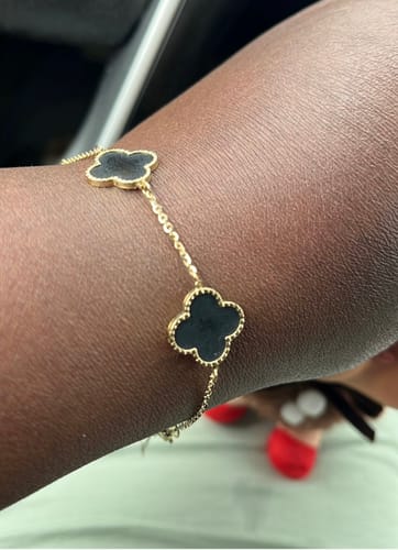 Customer photo review of 10KT Solid Gold Vintage Clover Red Carnelian Bracelet 115