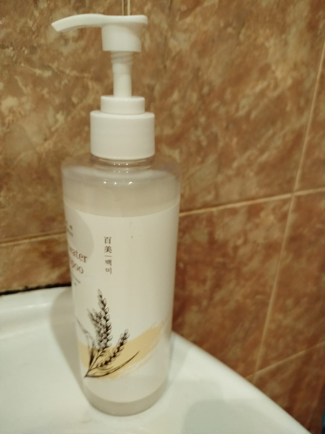 Customer photo review of Изглаждащ шампоан против косопад за увредена и хвърчаща коса DOORI Перлен Блясък Rice Water Shampoo