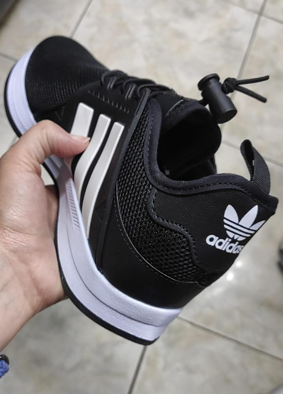 Customer photo review of Tenis 018 Negro Blanco